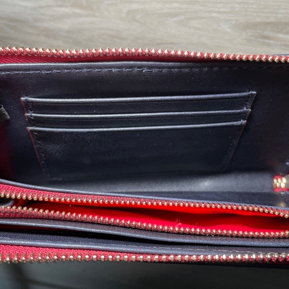 NWT- Dooney & Bourke Florentine Leather Folded Zip Wristlet, Navy